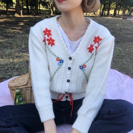 White flower embroidery cardigan