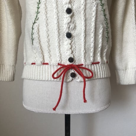 White flower embroidery cardigan