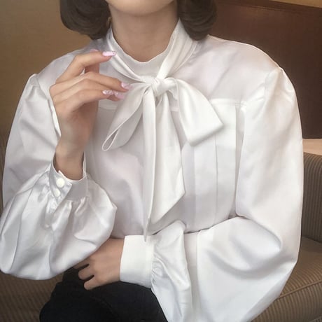Puff sleeve bowtie blouse