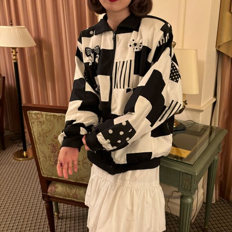 Vintage ribbon design monotone outer
