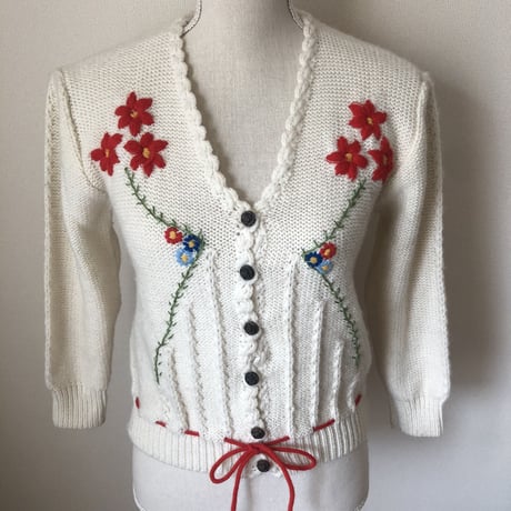 White flower embroidery cardigan