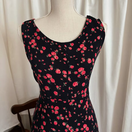 Vintage rose pattern black one-piece