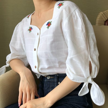 sleeve ribbon embroidery blouse
