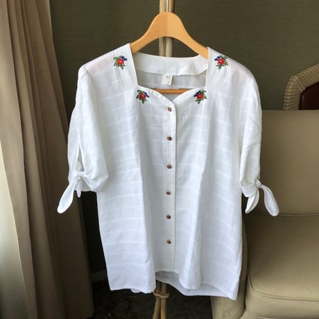 sleeve ribbon embroidery blouse
