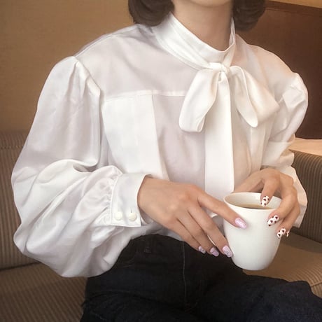 Puff sleeve bowtie blouse