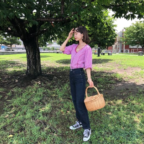 Heart button embroidery blouse