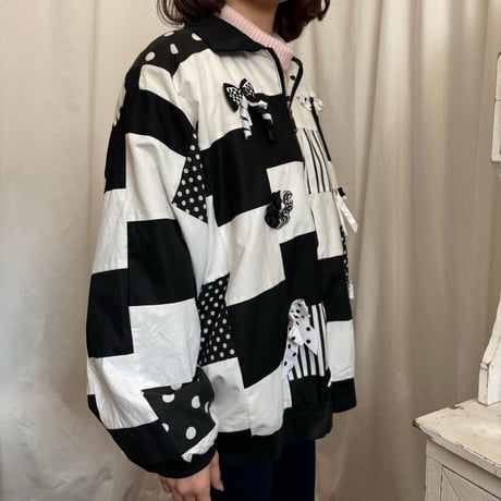 Vintage ribbon design monotone outer