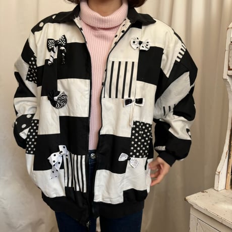 Vintage ribbon design monotone outer