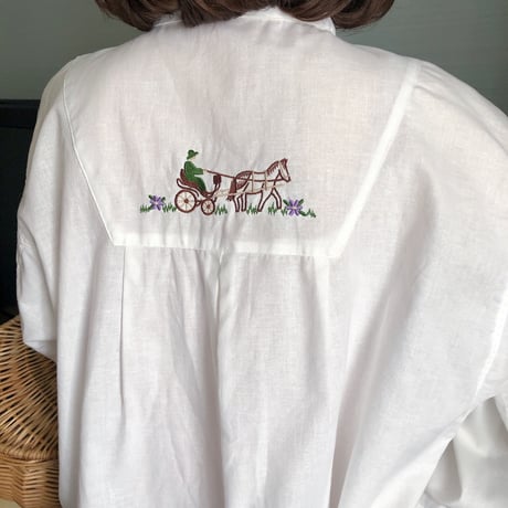 French Carriage embroidery shirt