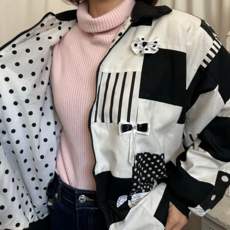 Vintage ribbon design monotone outer