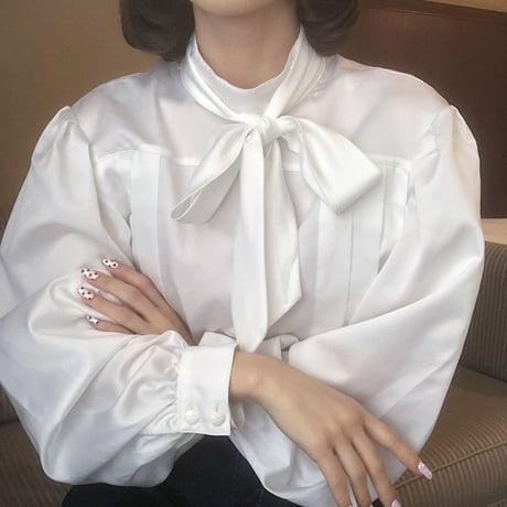 Puff sleeve bowtie blouse
