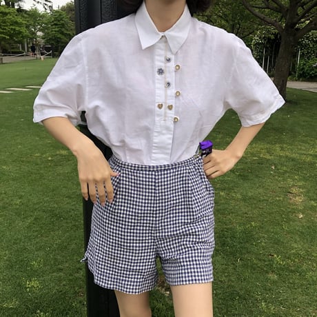 Heart button embroidery shirt
