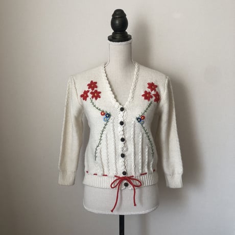 White flower embroidery cardigan