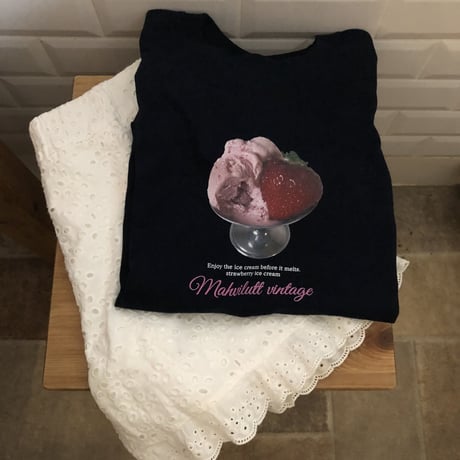 strawberry ice cream T <navy>