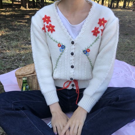 White flower embroidery cardigan