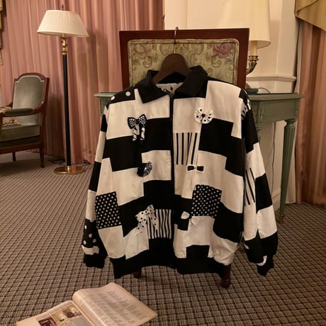 Vintage ribbon design monotone outer