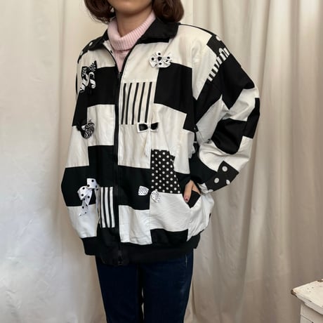 Vintage ribbon design monotone outer