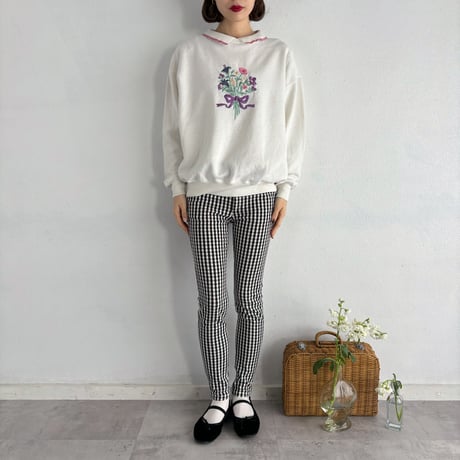 Vintage frill collar bouquet embroidery sweat