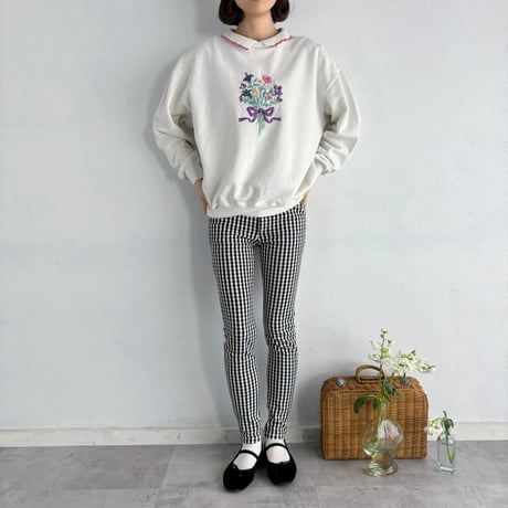 Vintage frill collar bouquet embroidery sweat