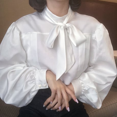 Puff sleeve bowtie blouse