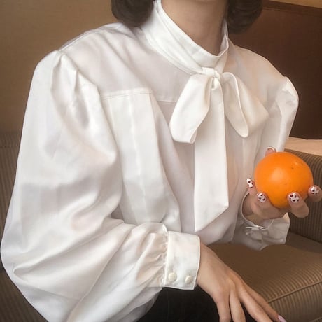 Puff sleeve bowtie blouse