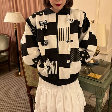 Vintage ribbon design monotone outer
