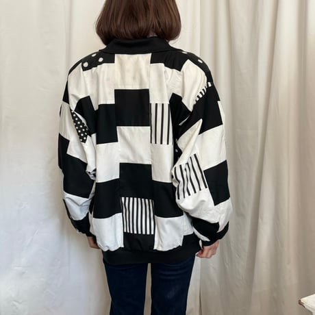 Vintage ribbon design monotone outer
