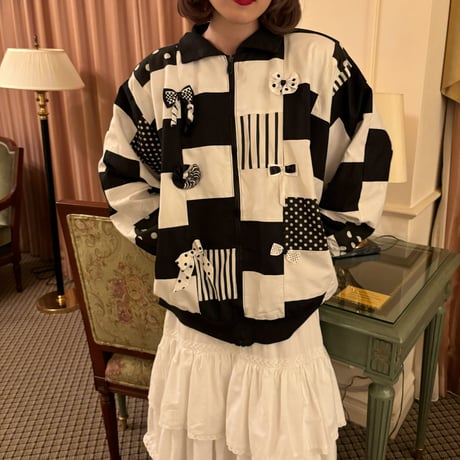 Vintage ribbon design monotone outer