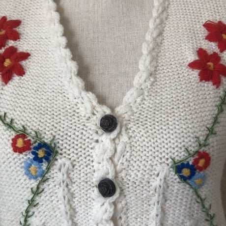 White flower embroidery cardigan
