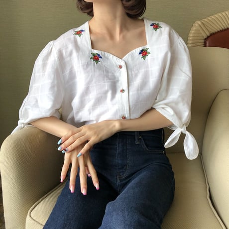 sleeve ribbon embroidery blouse