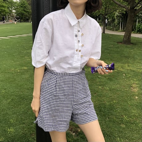 Heart button embroidery shirt