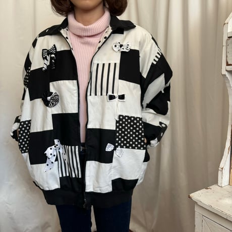 Vintage ribbon design monotone outer