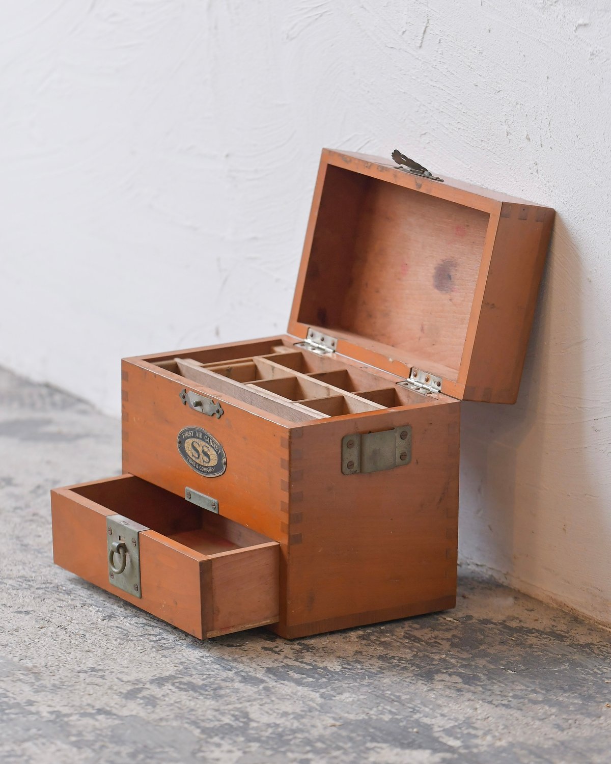木製 ファーストエイドキャビネット | 安濃古道具店
