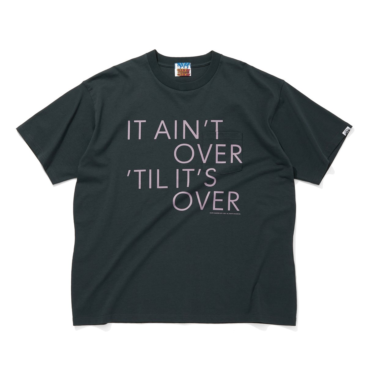 COTTON POCKET T-SHIRT_IT AINT OVER TIL IT'S OVE