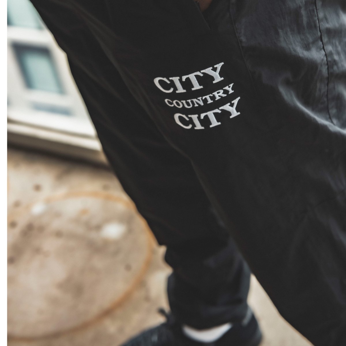 EMBROIDERED LOGO NYLON PANTS | CITY COUNTRY CITY