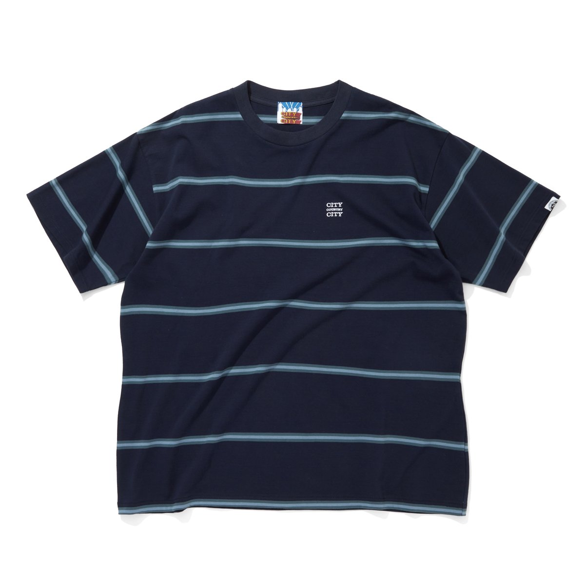 EMBROIDERD LOGO BORDER T-SHIRT | CITY COUNTRY 