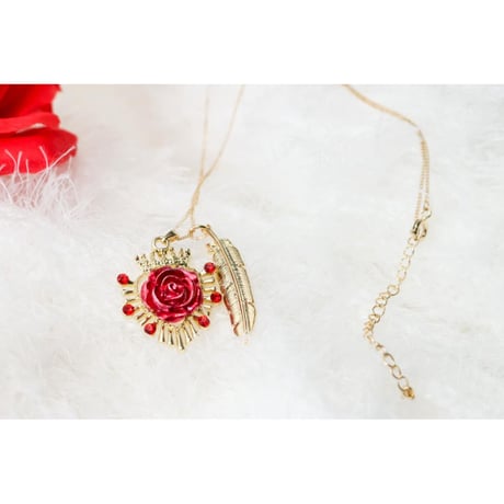 【Hiina Rose】／ラインストーン付き ゴールドクラウン・ハート×フェザー ローズネックレス