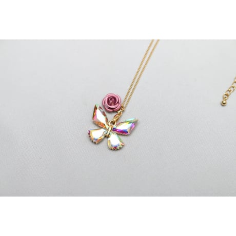 【Hiina Rose】／A級ガラスラインストーン・バタフライ ネックレス（オーロラ／G）