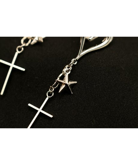 【Hiina Rose】／ハート×クロス×スター ピアス