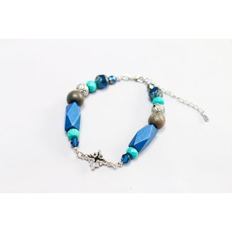 【Hiina Rose】／ターコイズ調×ウッドビーズ ゴシッククロス ブレスレット（ブルー）【数量限定販売】