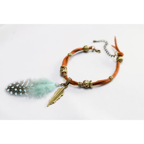 【Hiina Rose】／リアル・フェザー×メタル・フェザー スエードブレスレット（ブラウン×ブルー）