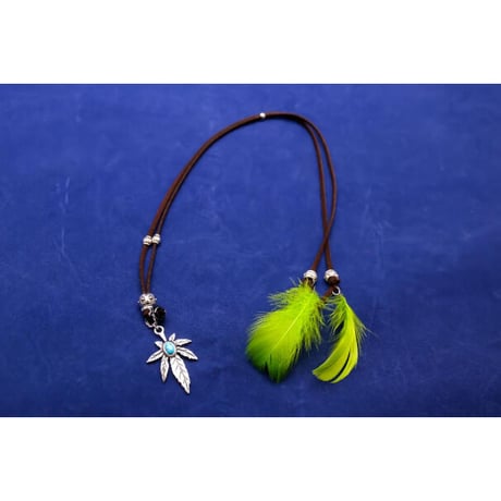 【Hiina Rose】／ターコイズ・デザイン スエード リーフ ネックレス（ダークブラウン）