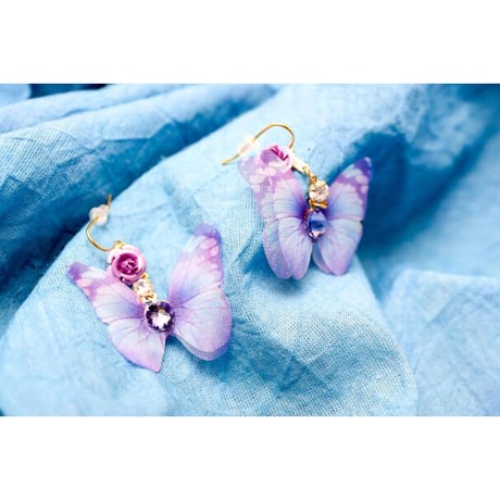 【Hiina Rose】／シフォンバタフライ・スワロフスキー ピアス（パープル／G）