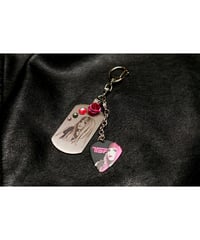 【Hiina Rose】／HINAサイン入り！ピック付き・ドッグタグプレート キーホルダー“5周年スペシャル価格!!”（数量限定販売）
