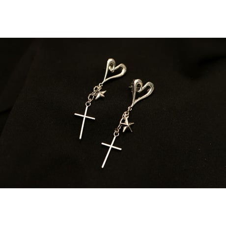 【Hiina Rose】／ハート×クロス×スター ピアス