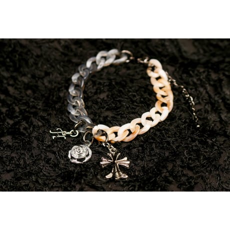 【Hiina Rose】／HINAイニシャル付き！ツートーンマーブルカラー・アクリルチェーン ブレスレット（グレイ×アイボリー）【一点もの】