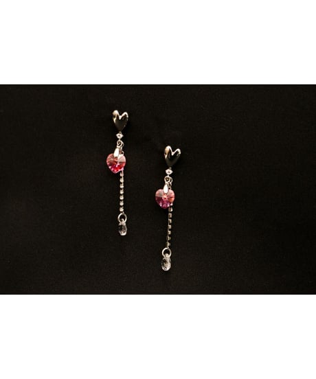【Hiina Rose】／スワロフスキーハート×ストーン付きチェーン ピアス