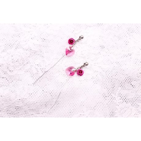 【Hiina Rose】／スワロフスキー エレガンス・チェーン ハート イヤリング（ローズピンク）