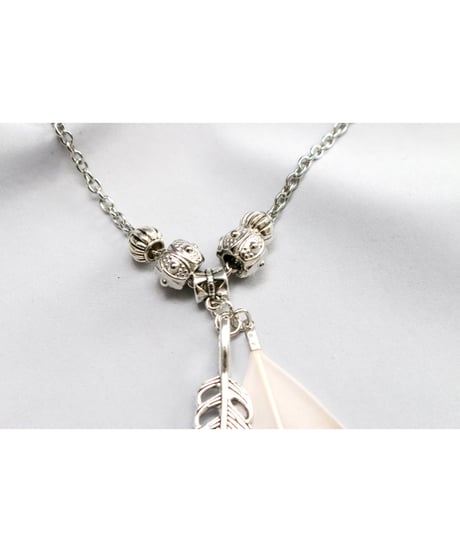【Hiina Rose】／リアルフェザー×メタルフェザー・チェーン ネックレス（ペールピンク)【数量限定販売】