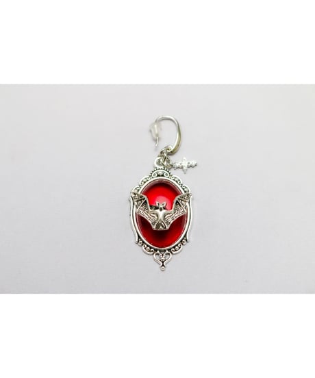 【Hiina Rose】／バット×クロス ゴシック調デザイン ピアス（レッド）／【数量限定販売】